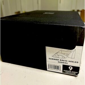 Banana Republic never worn champagne leather sandals. Size 9 (fits true to size)